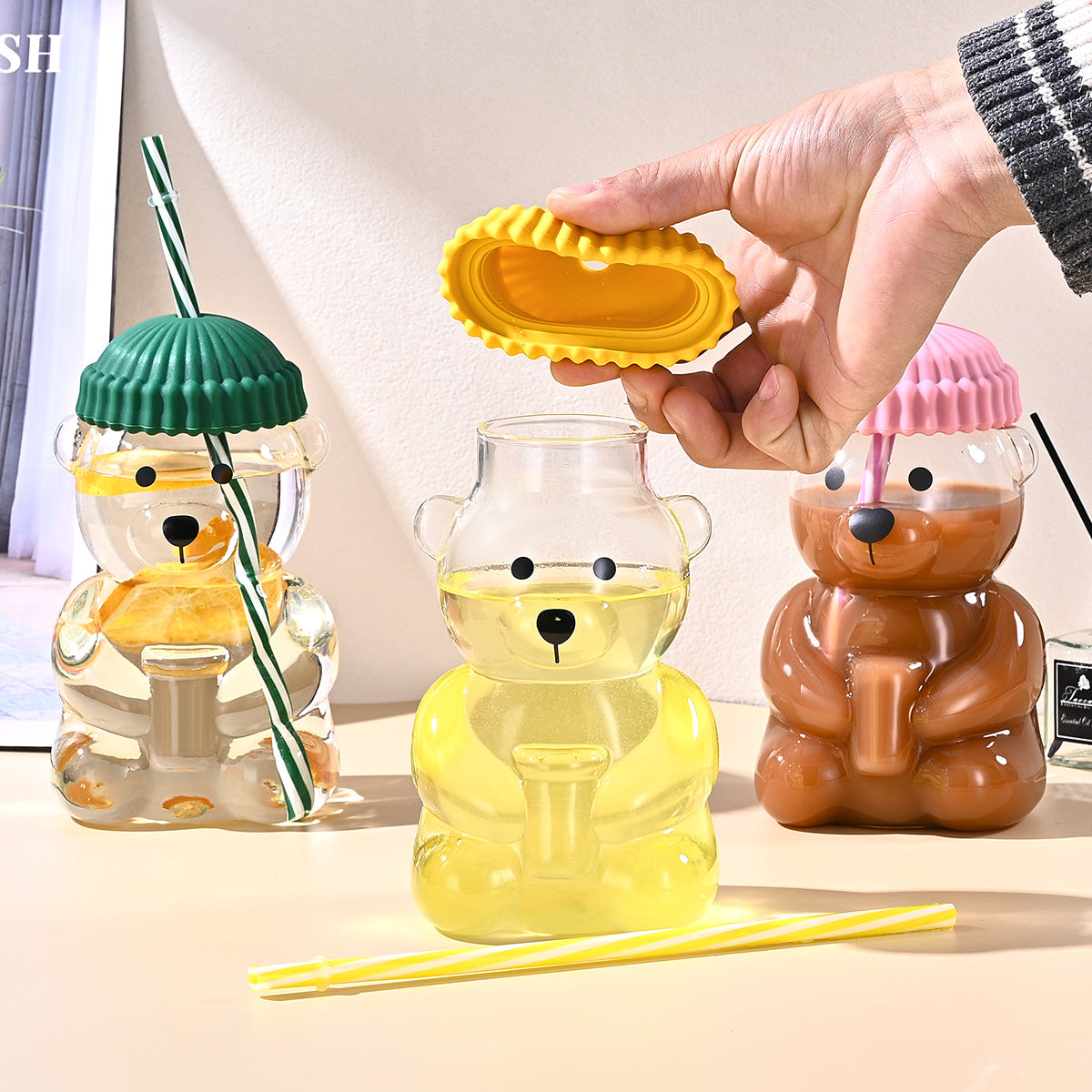 Bear-themed straw cup